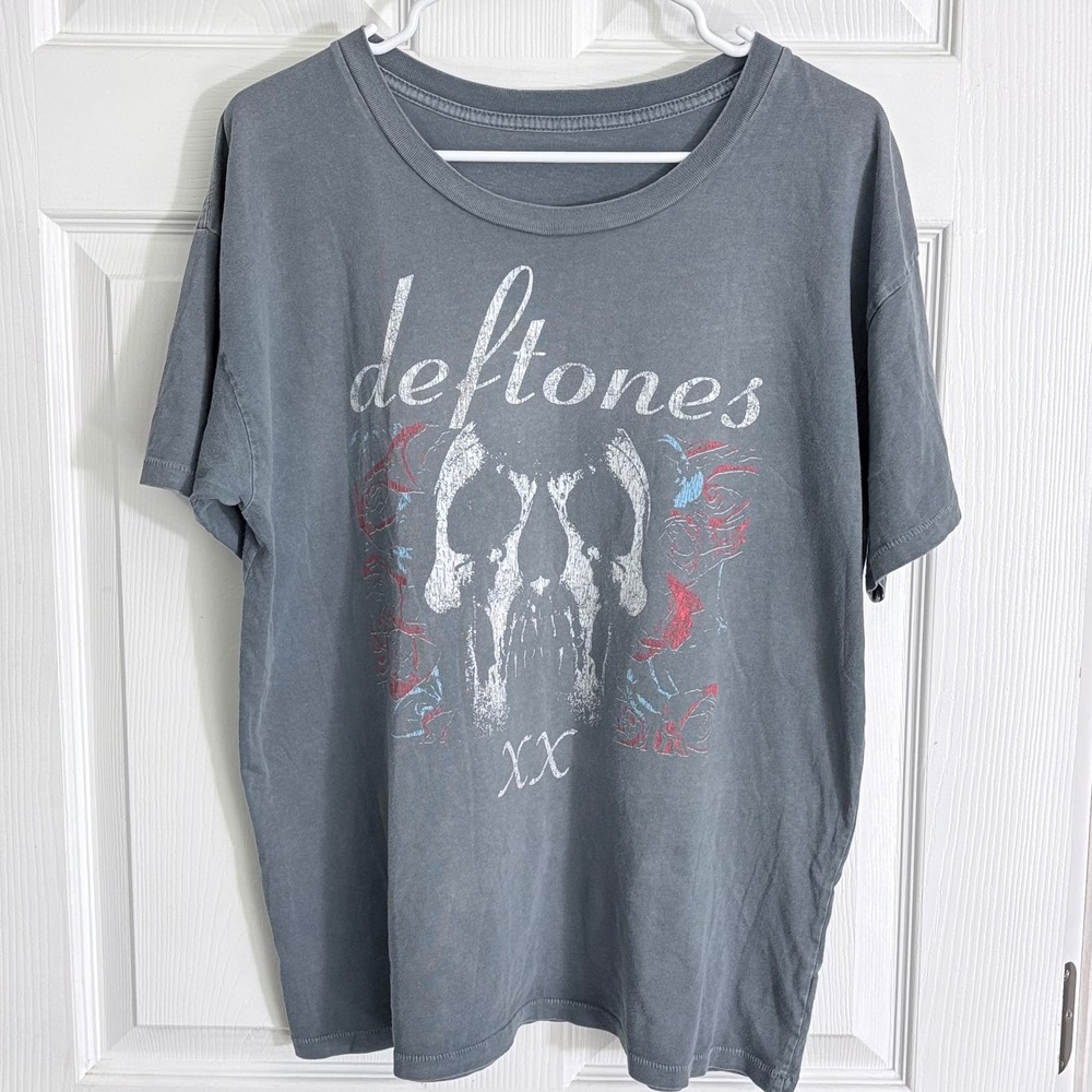 Daydreamer Deftones Graphic Tee Size S Gray Distressed Skull Rose Band Shirt